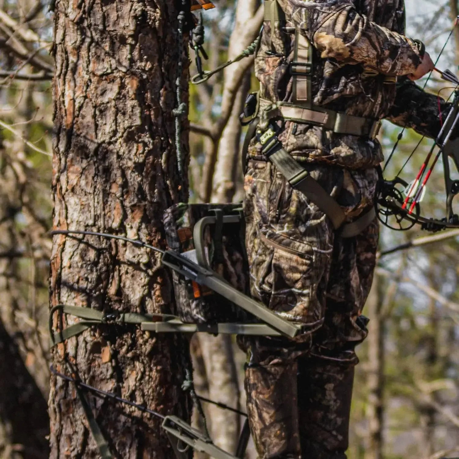 Climbing Treestand with Mossy Oak Camo – Silent, Portable Hunting Blind for Bow & Rifle - AureliaAdventure